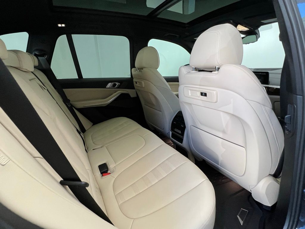 Thumbnail: 2021 BMW X5 - 8
