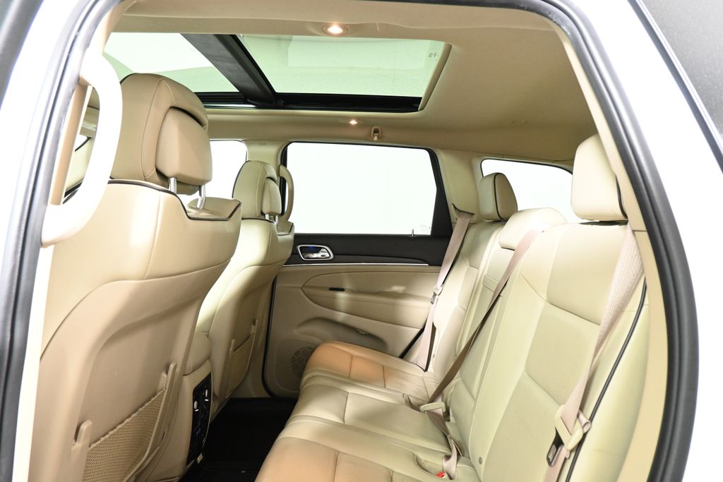 2018 Jeep Grand Cherokee Overland 31