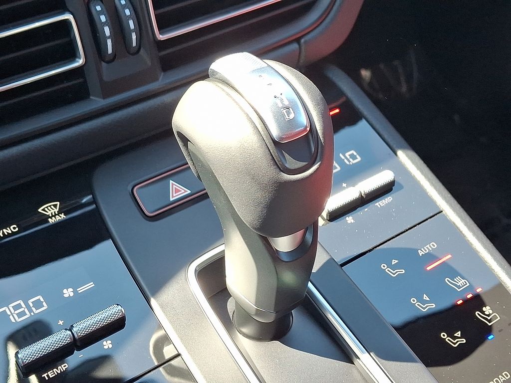 Thumbnail: 2026 Porsche Macan - 16