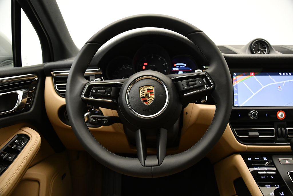 Thumbnail: 2025 Porsche Macan - 21