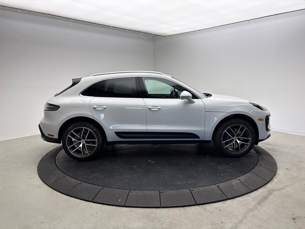 Thumbnail: 2026 Porsche Macan - 8