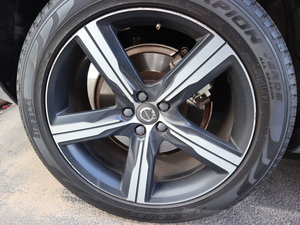 Thumbnail: 2018 Volvo XC90 - 15