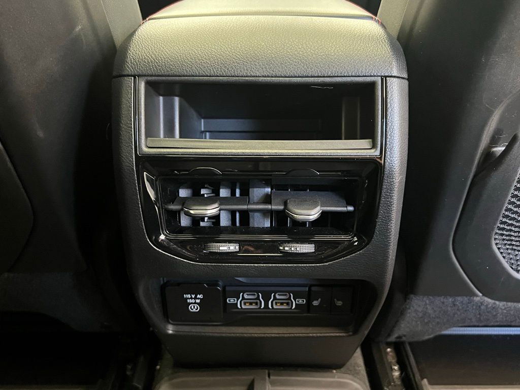 Thumbnail: 2022 Jeep Grand Cherokee - 9