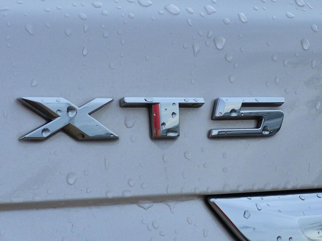 2022 Cadillac XT5 Premium Luxury White at AutoSavvy Houston Northwest