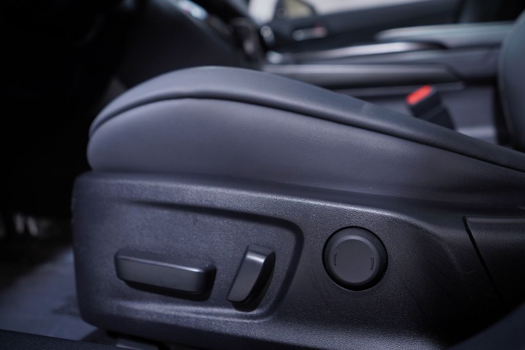 Thumbnail: 2022 Lexus IS - 18