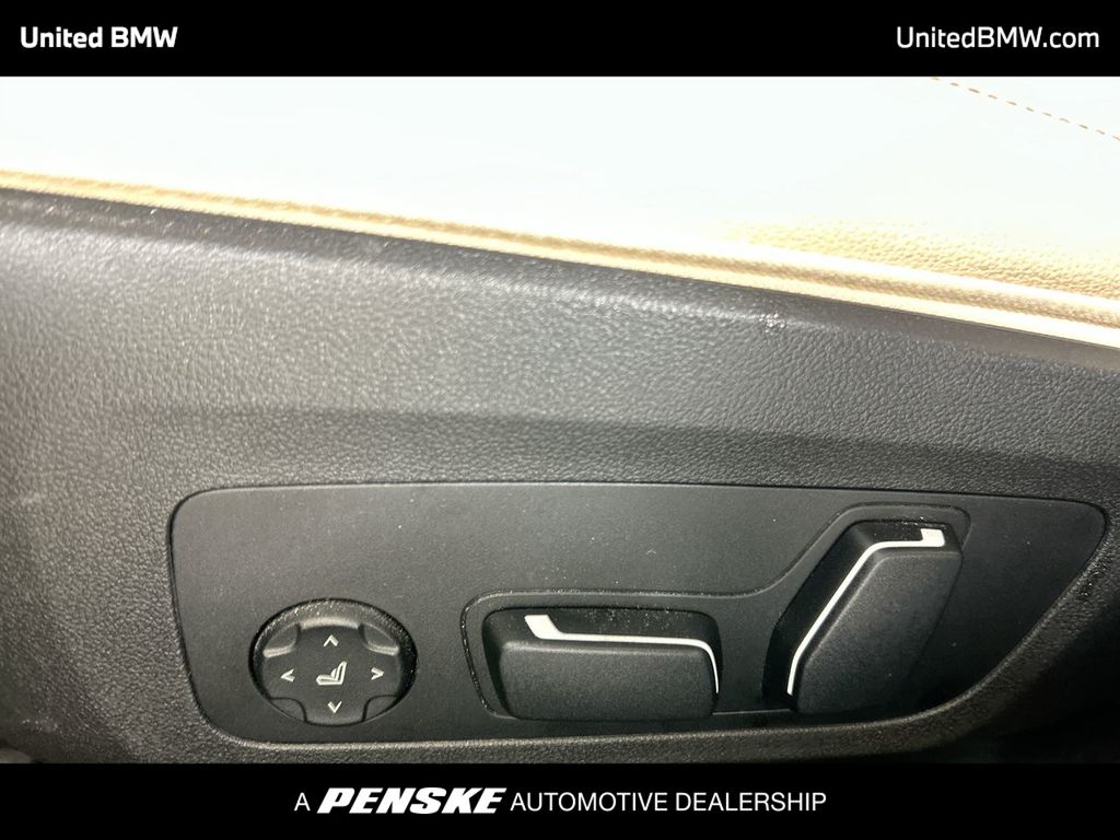 2024 BMW 3 Series 330i 12
