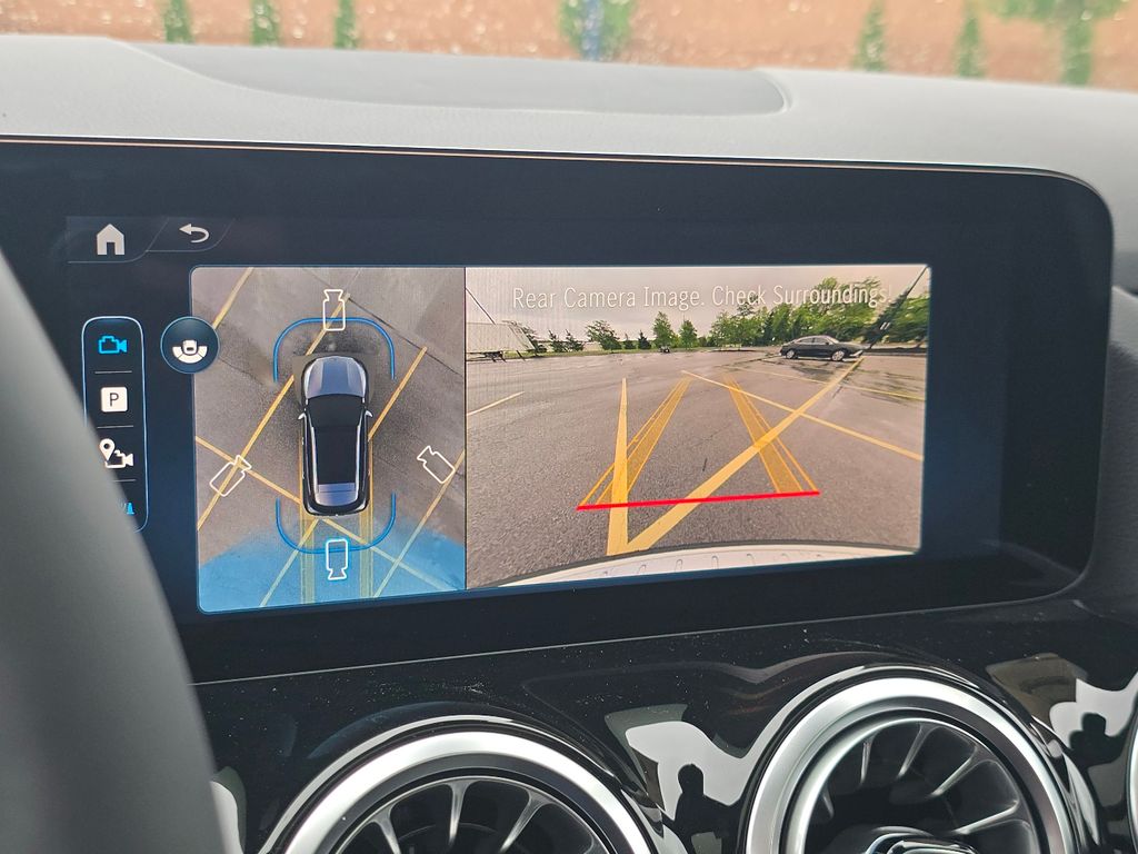 New 2026 White Mercedes-Benz GLA 250 image 30