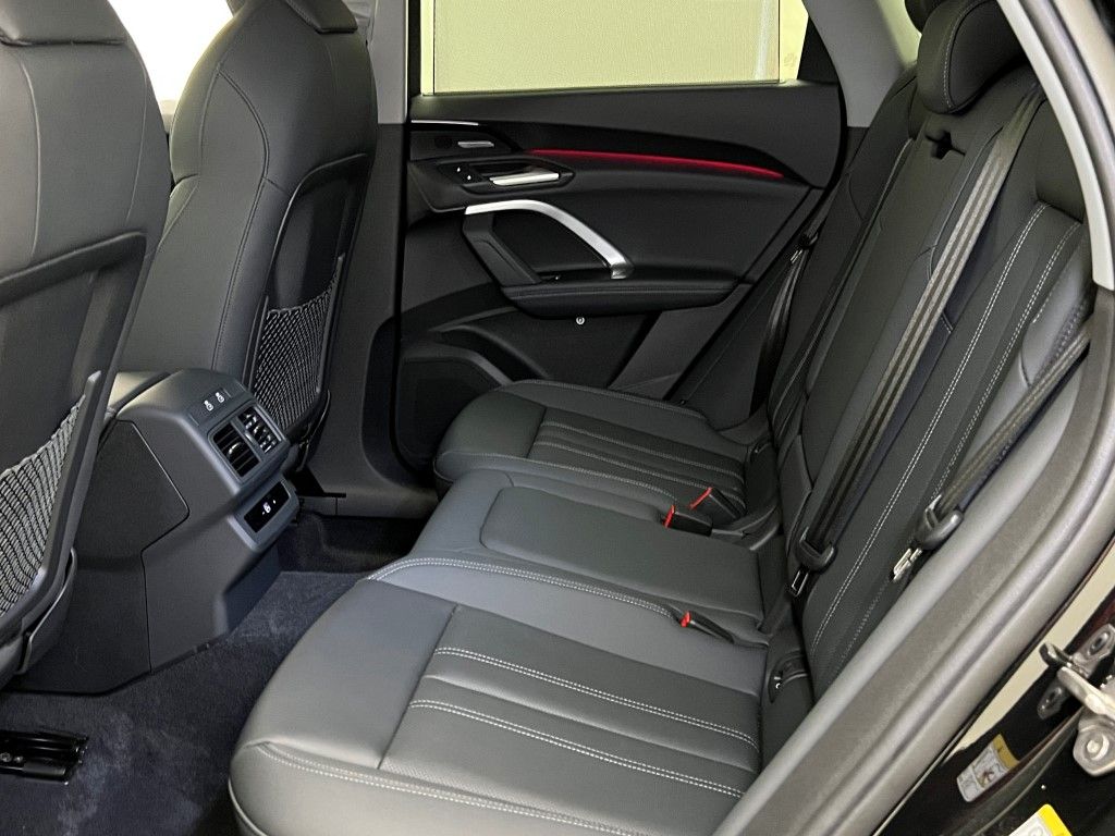 Thumbnail: 2025 Audi Q5 - 24