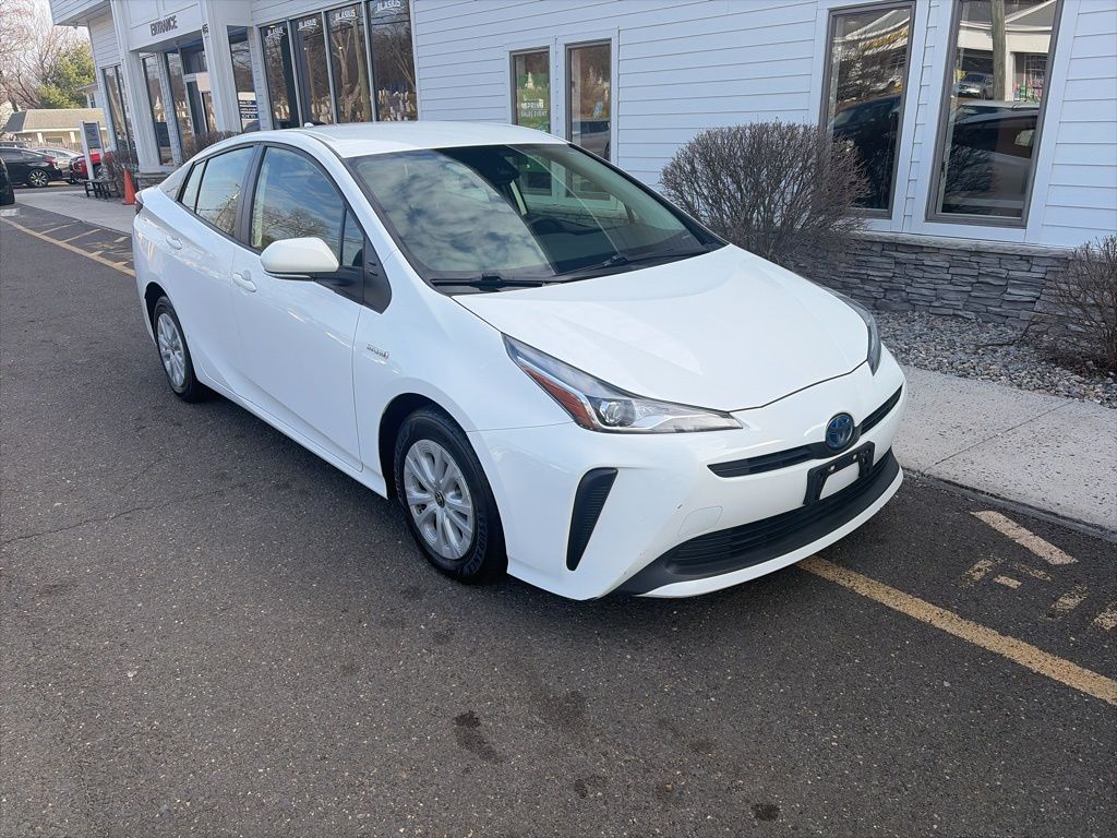 White 2019 Toyota Prius L Eco FWD Hatchback Front-Wheel Drive Continuously Variable Transmission