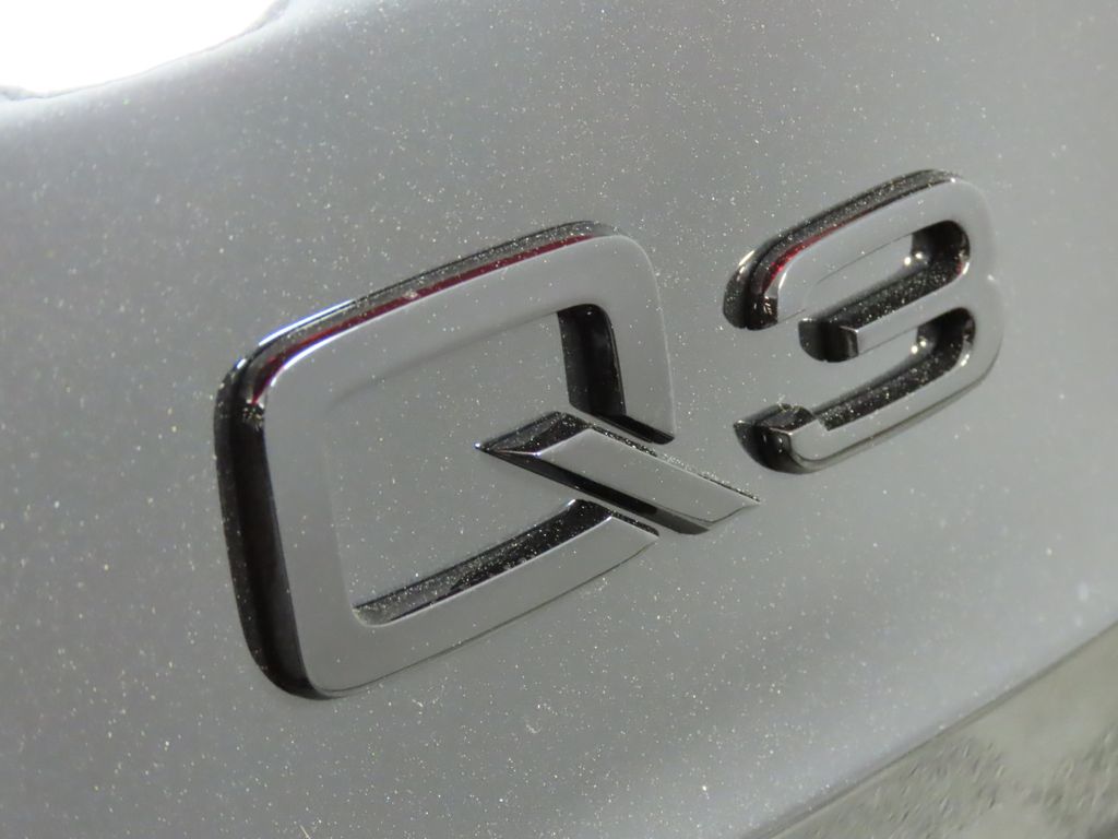 Thumbnail: 2025 Audi Q3 - 9