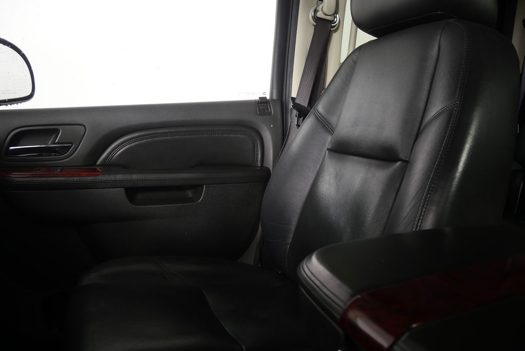 Thumbnail: 2010 Cadillac Escalade - 23