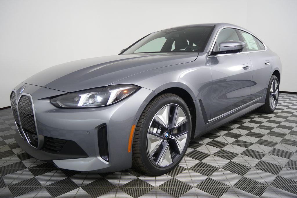 Thumbnail: 2026 BMW i4 - 8