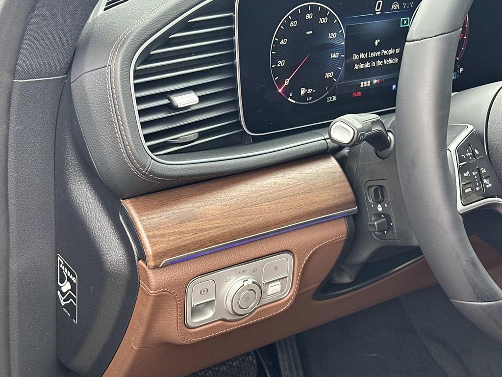 Thumbnail: 2026 Mercedes-Benz GLE - 23