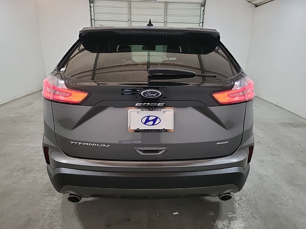 2022 Ford Edge Titanium 3