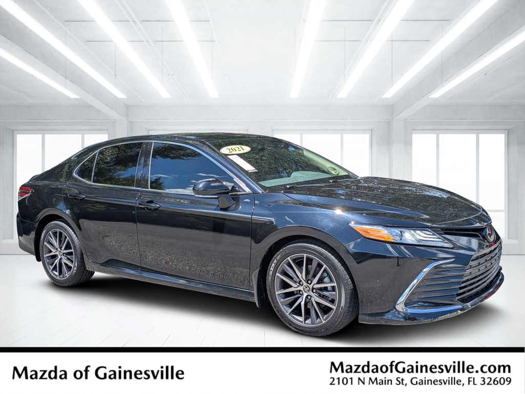 Midnight Black Metallic 2021 Toyota Camry Sedan Front-Wheel Drive 8-Speed Automatic