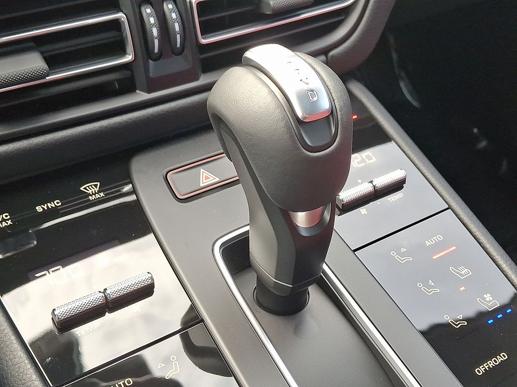 Thumbnail: 2026 Porsche Macan - 16