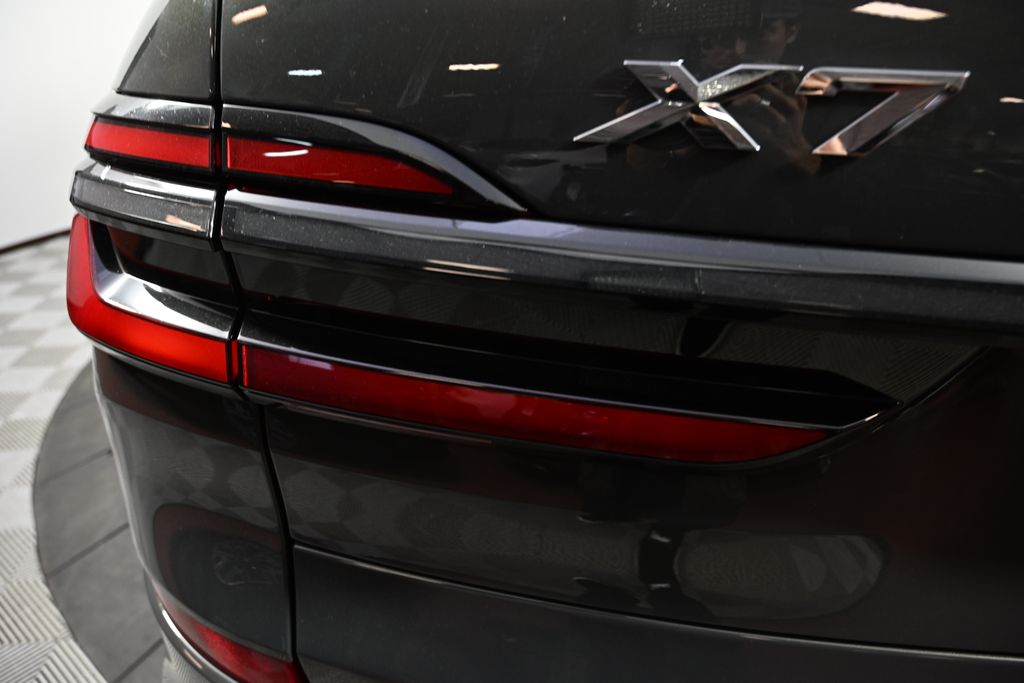 Thumbnail: 2026 BMW X7 - 11