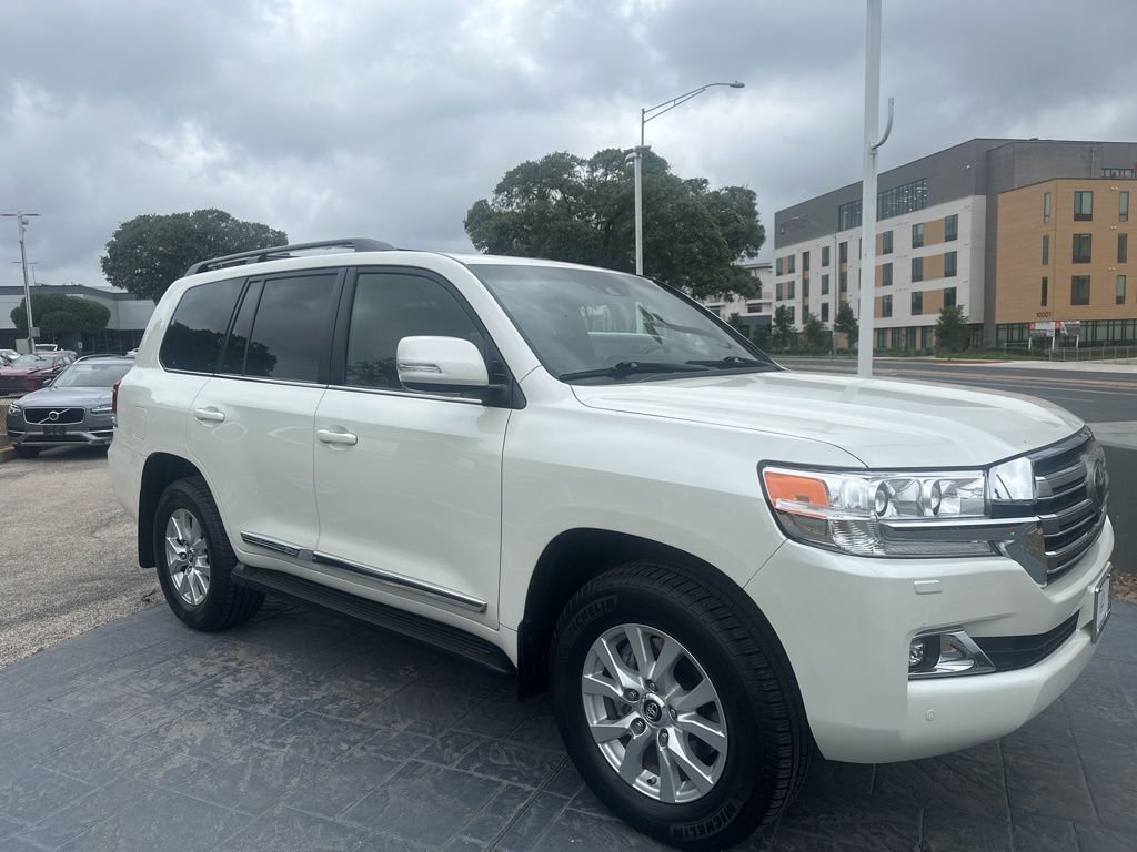 2017 Toyota Land Cruiser  3