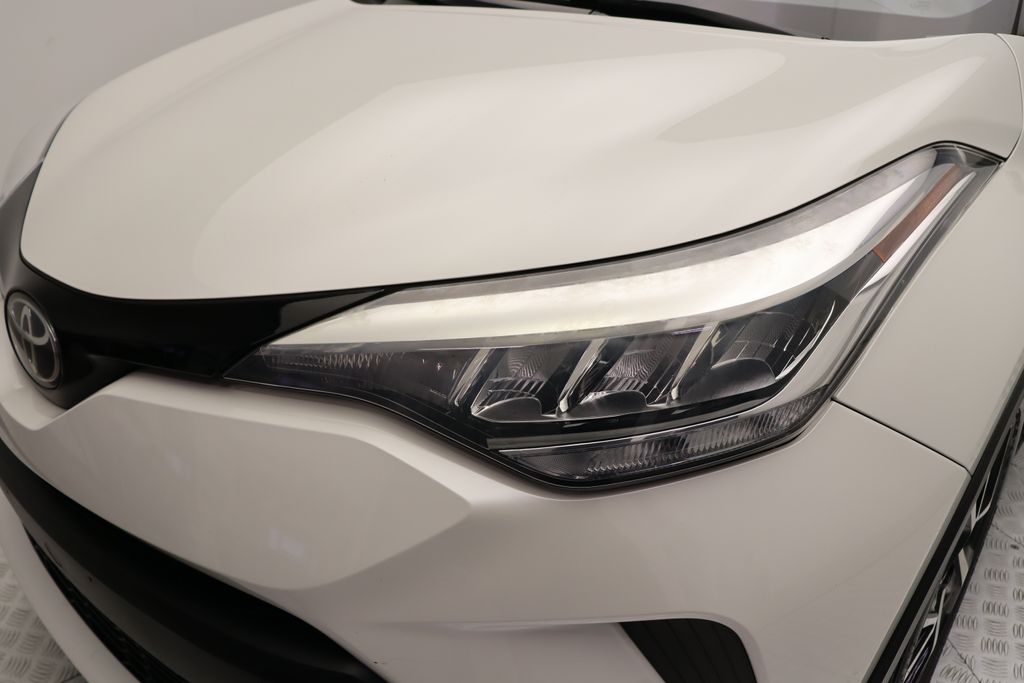 2020 Toyota C-HR XLE 3