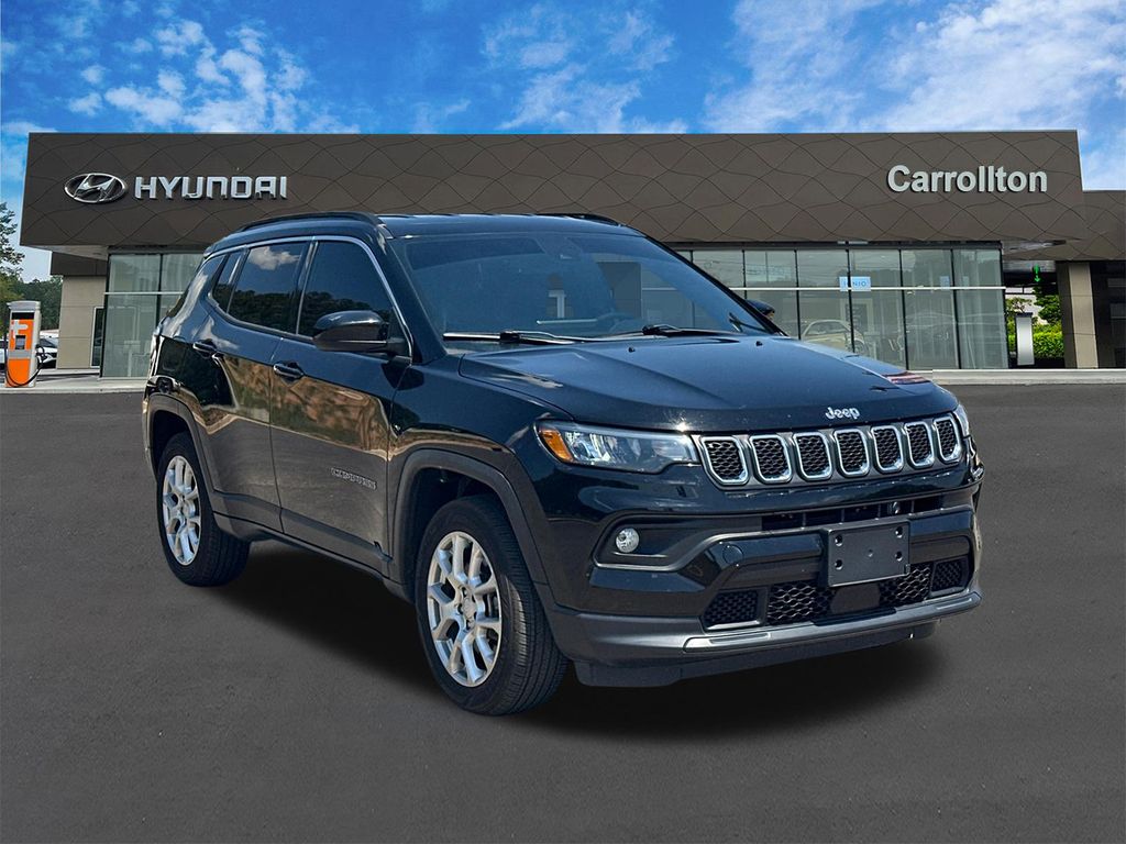 Used 2023 Black Jeep Latitude Lux image 3