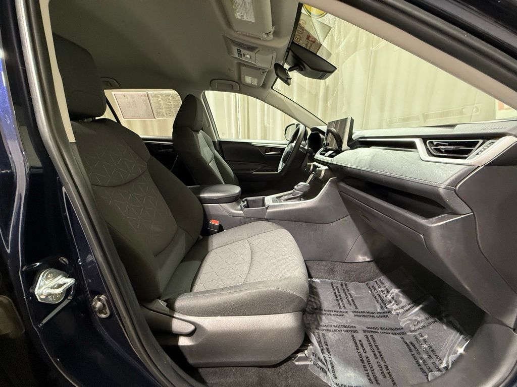 2024 Toyota RAV4 XLE 21