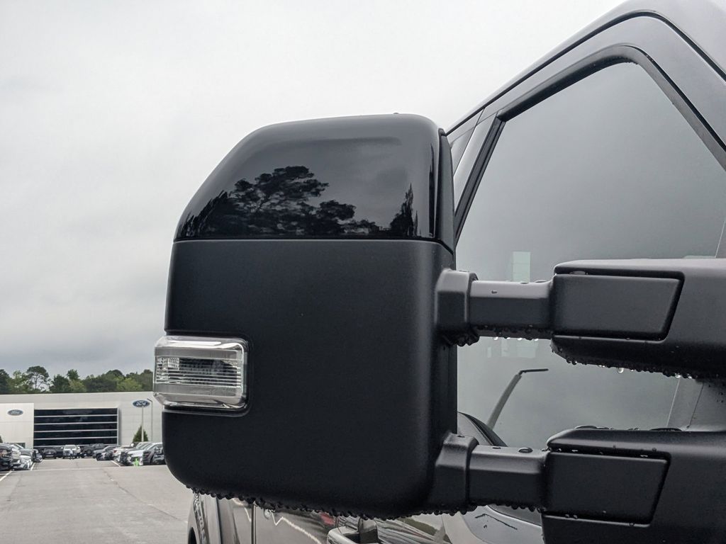 2026 Ford F-250 Super Duty Black Widow