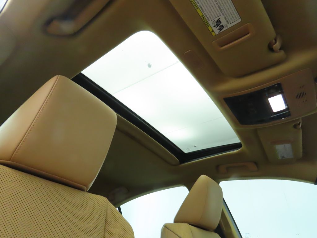 Thumbnail: 2022 Lexus ES - 18