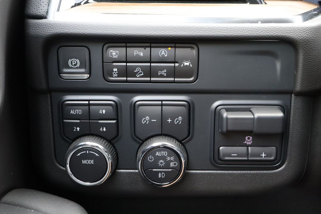 2025 Chevrolet Tahoe High Country 30