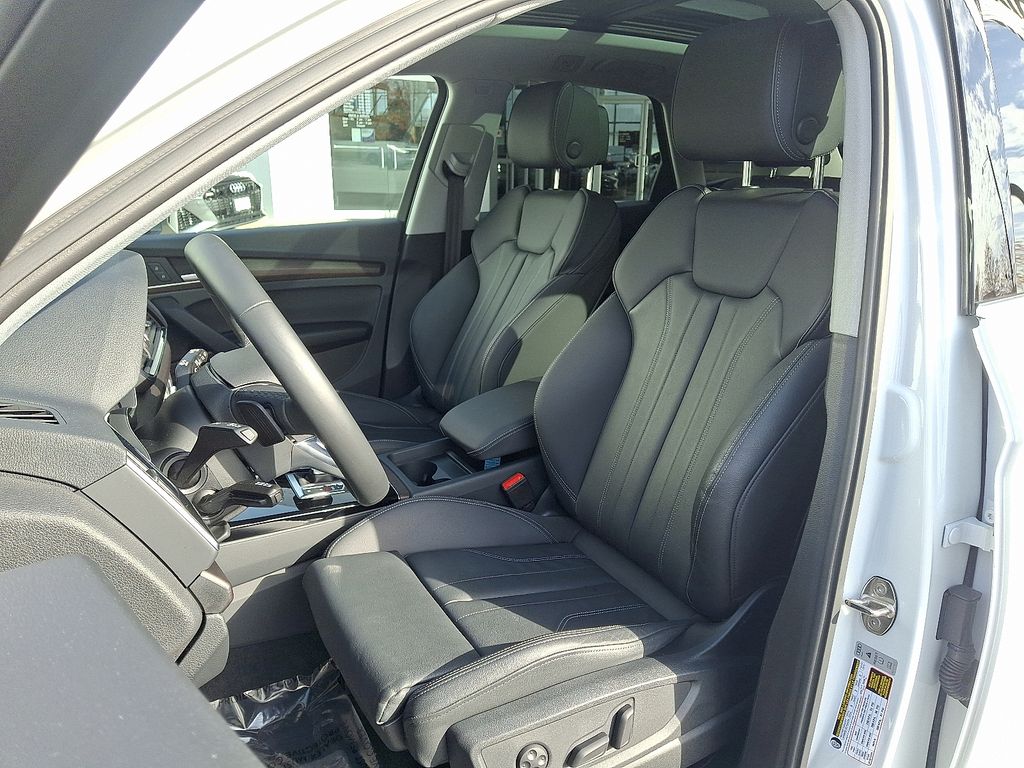 Thumbnail: 2025 Audi Q5 - 13