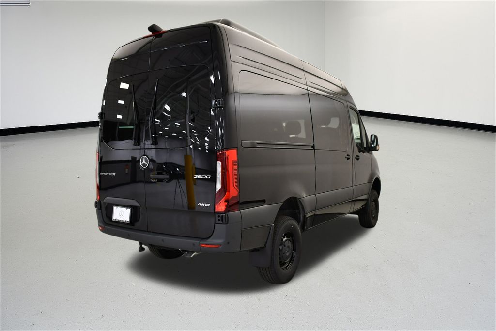 Thumbnail: 2025 Mercedes-Benz Sprinter - 8