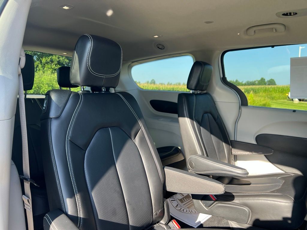 Used 2023 Chrysler Pacifica Van