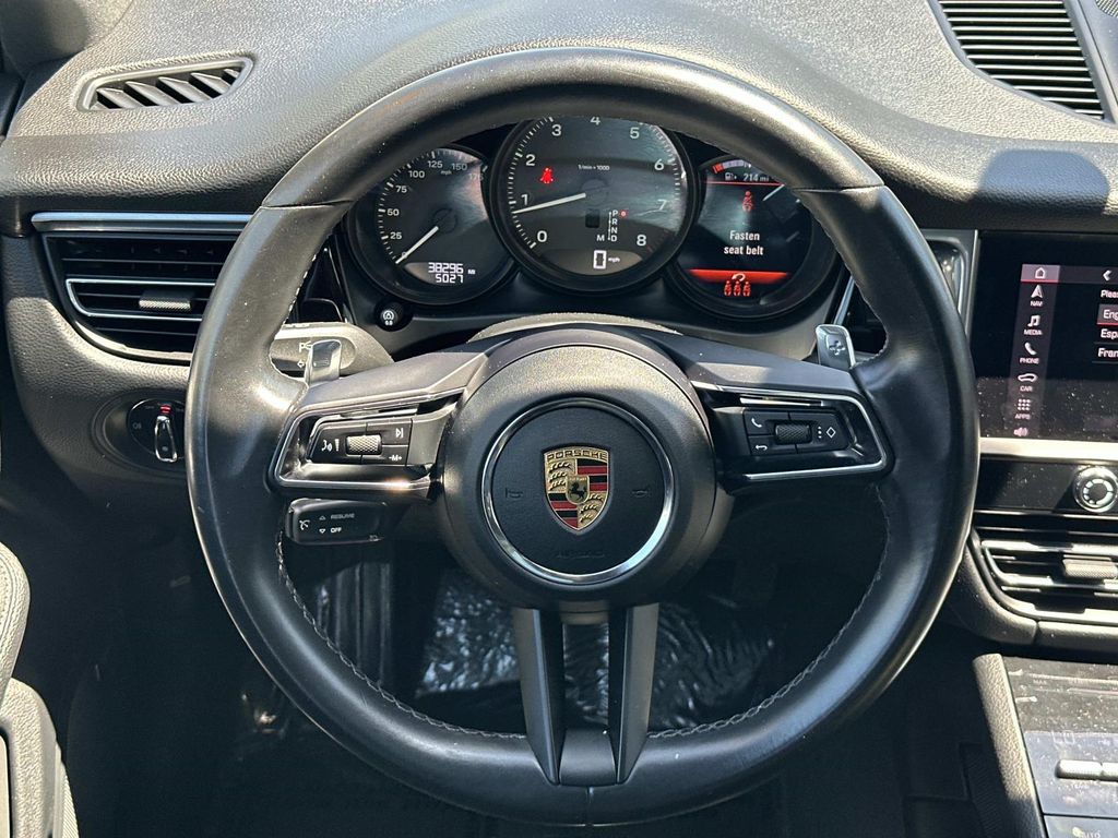 Thumbnail: 2022 Porsche Macan - 22