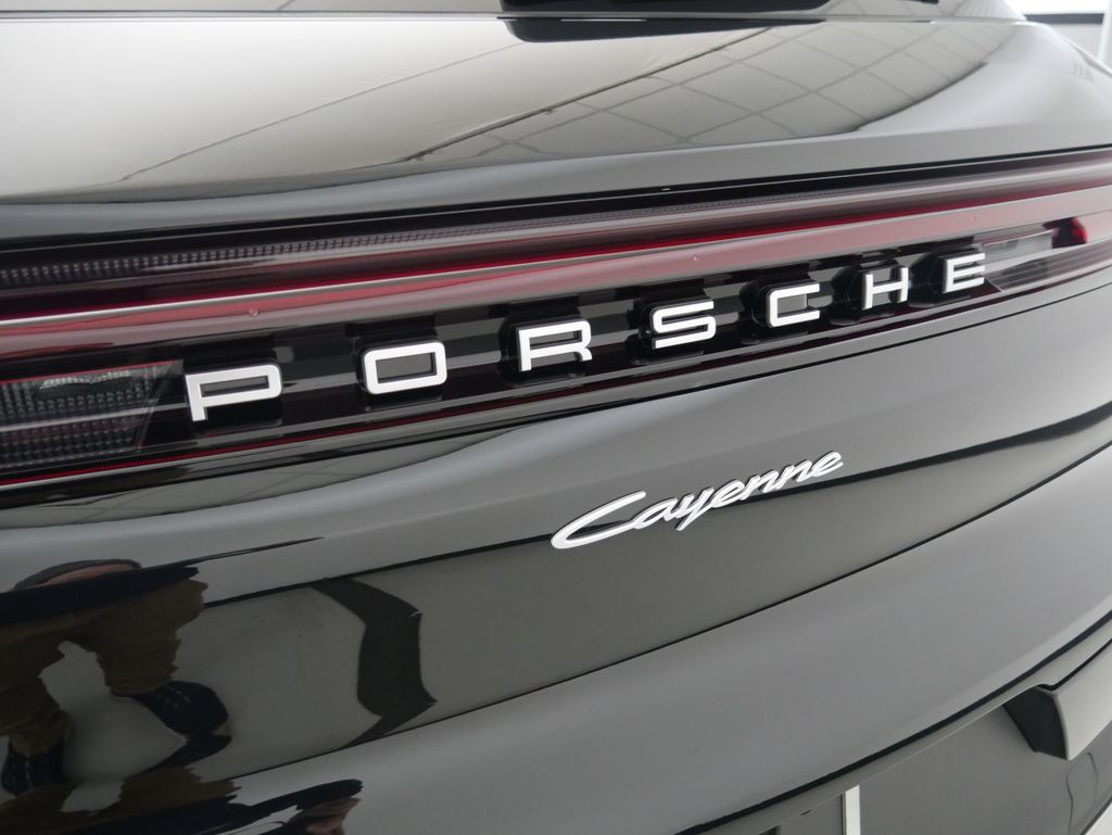Thumbnail: 2026 Porsche Cayenne - 10