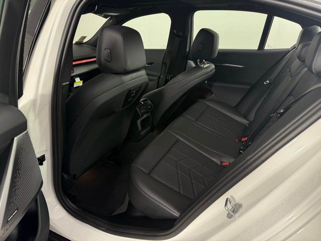 Thumbnail: 2025 BMW i5 - 22