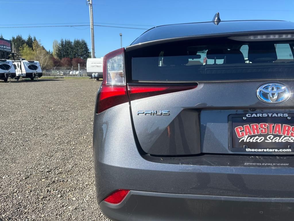 2022 Magnetic Gray Metallic Toyota Prius L FWD Hatchback
