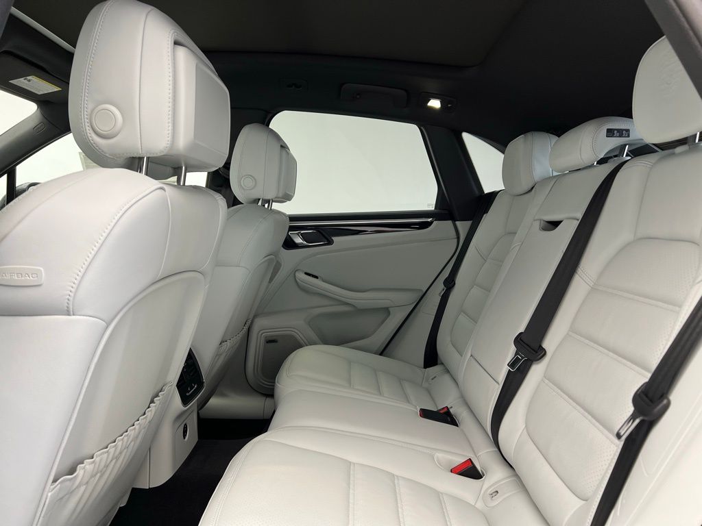 Thumbnail: 2025 Porsche Macan - 16