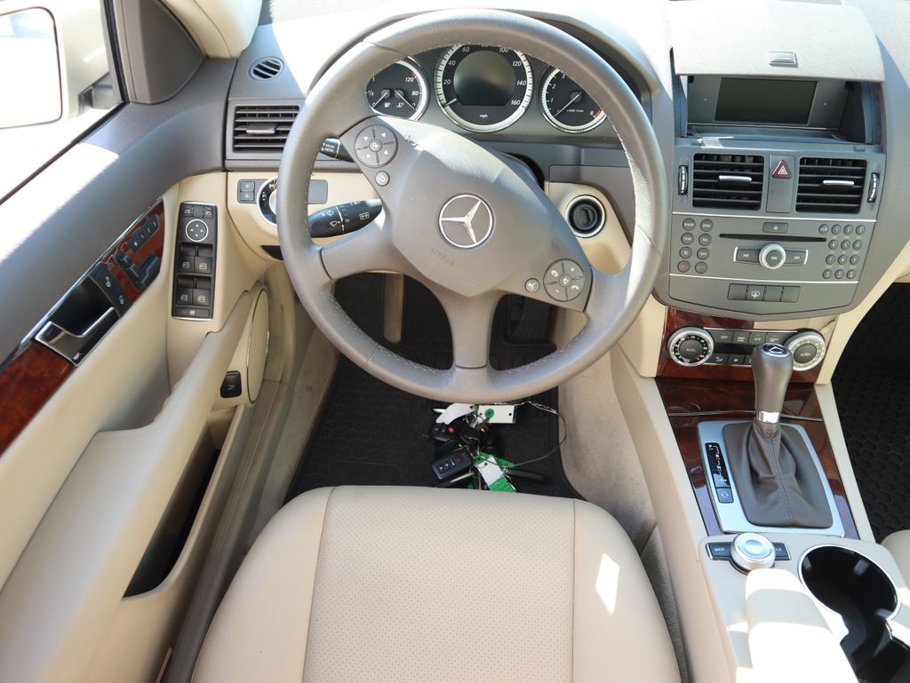 Thumbnail: 2011 Mercedes-Benz C-Class - 7