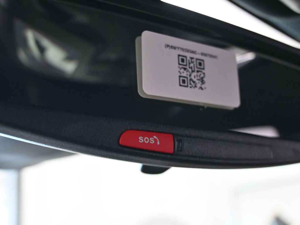 New 2026 silver zynith metallic clearcoat Jeep Latitude image 19