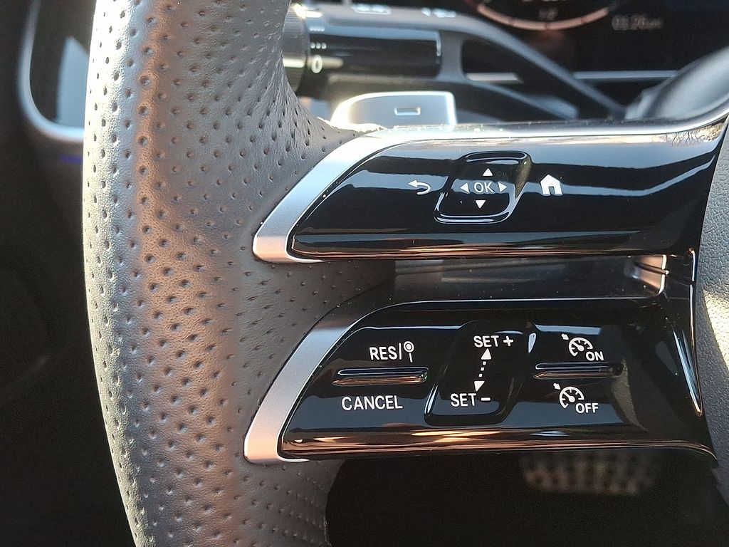 Thumbnail: 2025 Mercedes-Benz GLC - 22