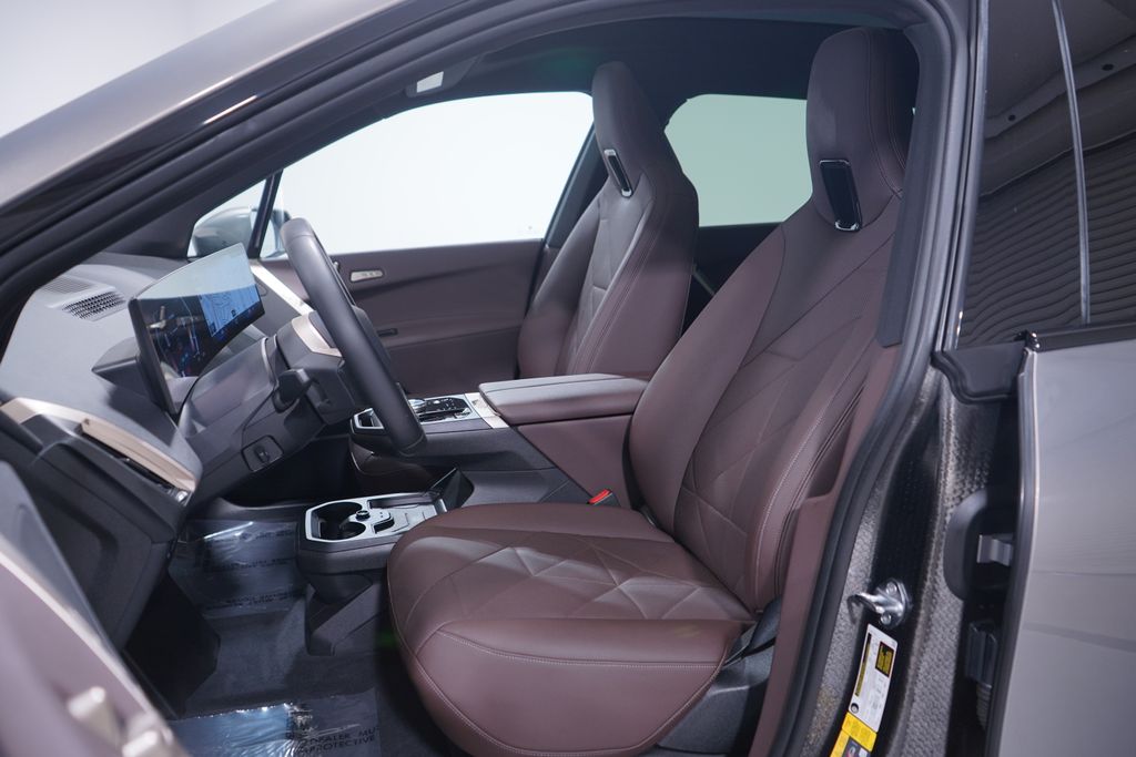Thumbnail: 2023 BMW iX - 7