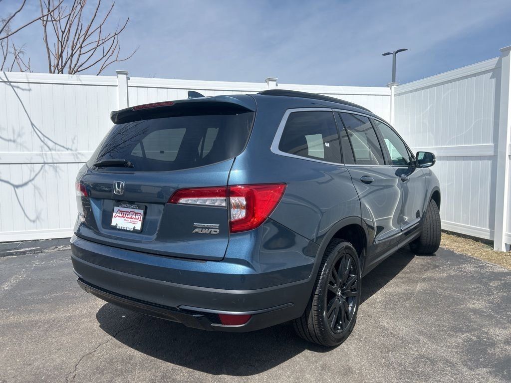 View vehicle photo 5