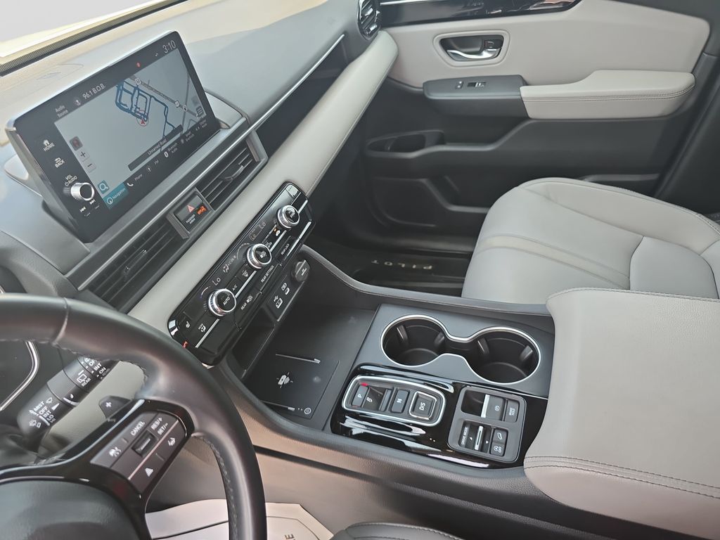 Used 2025 Honda Pilot SUV