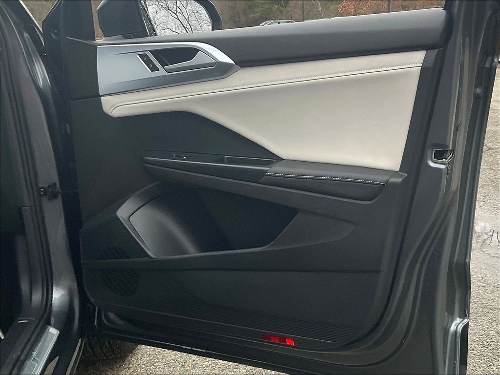 2025 Volkswagen Taos — photo 12