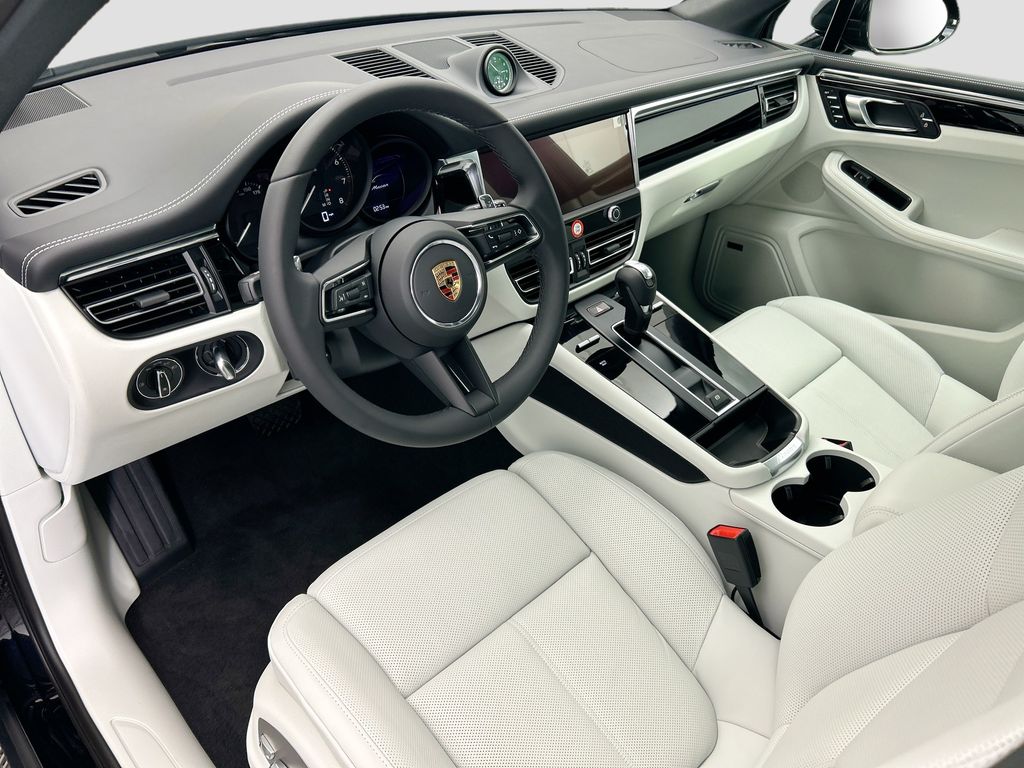 Thumbnail: 2026 Porsche Macan - 4