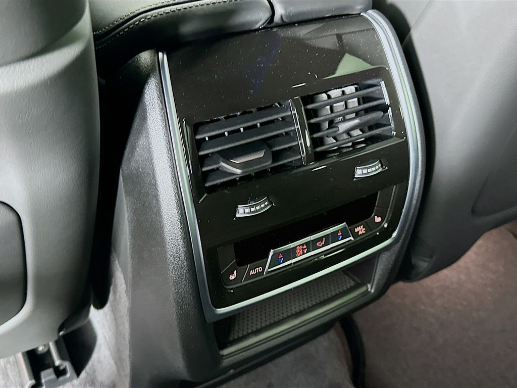 Thumbnail: 2026 BMW XM - 18