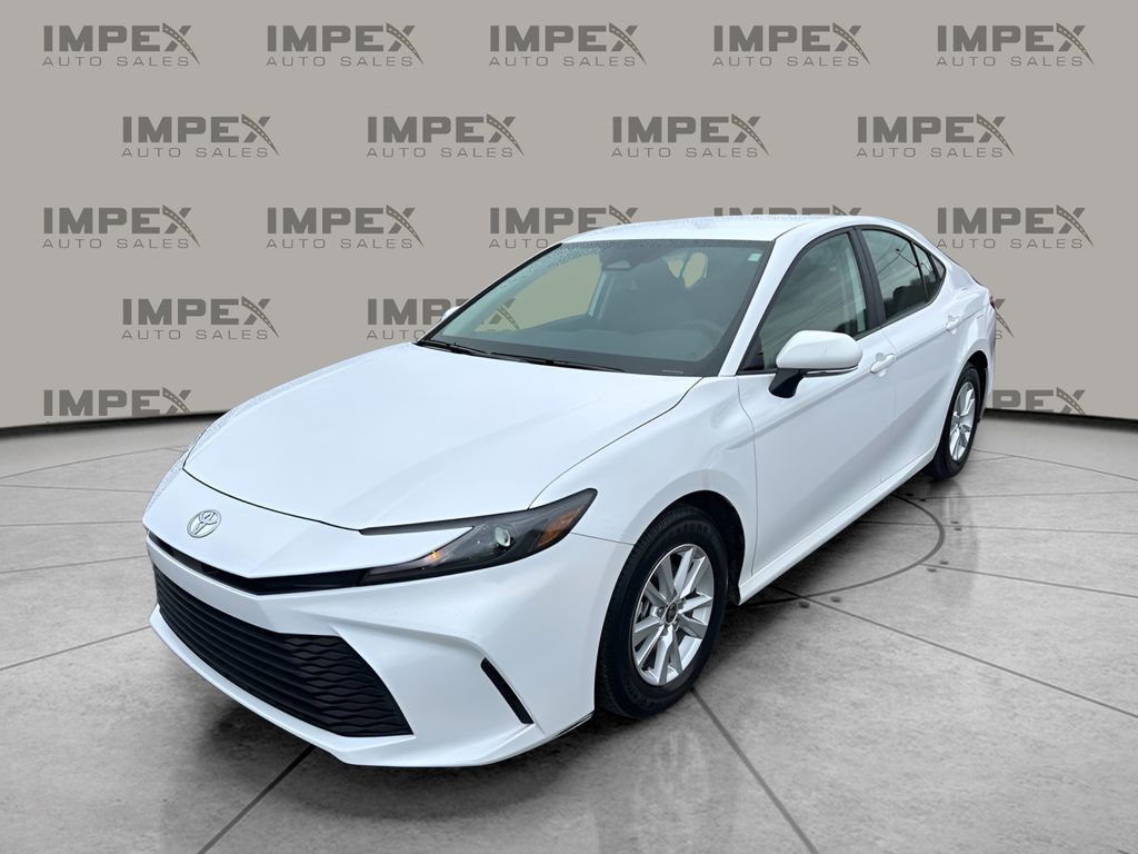 2025 Toyota Camry LE Hybrid's photo