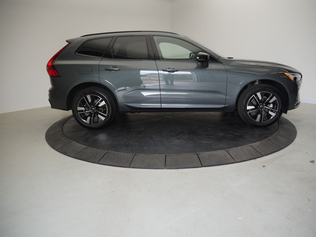 Thumbnail: 2026 Volvo XC60 - 6