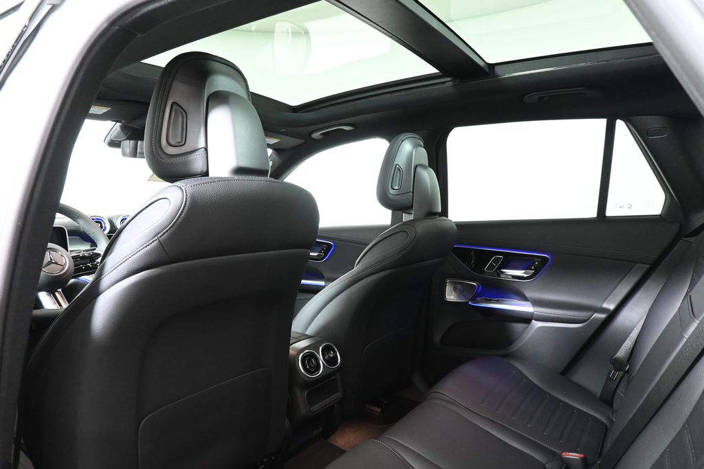 2025 Mercedes-Benz GLC 300 24