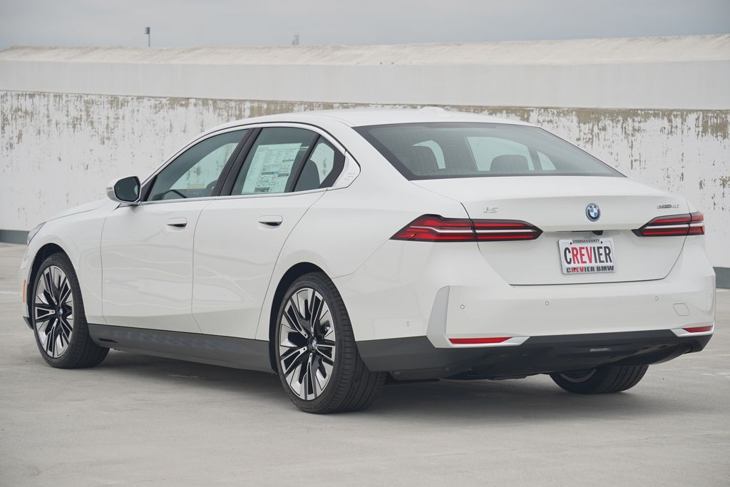 Thumbnail: 2026 BMW i5 - 7