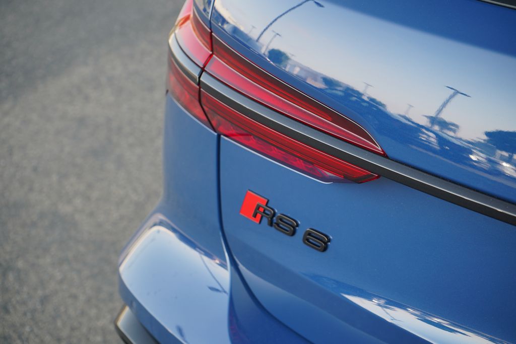 Thumbnail: 2025 Audi RS 6 - 5